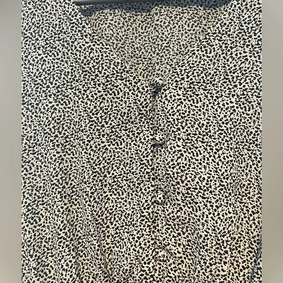 Black and white animal print short sleeved shirt with butterfly sleeves size S - Picture 3 of 5